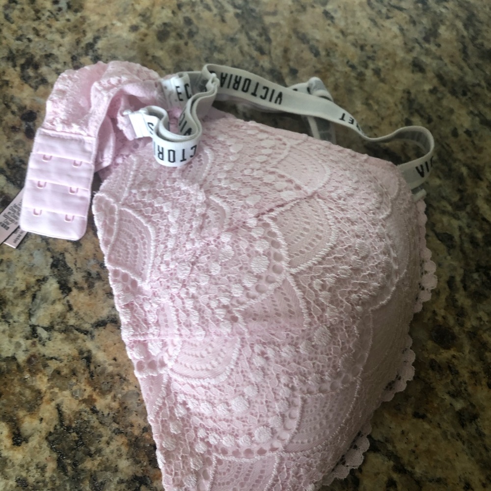 Victoria’s Secret t-shirt lightly lined wireless